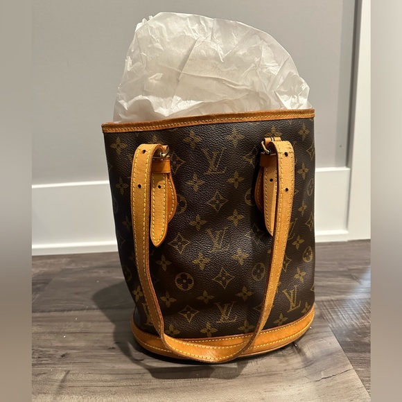 Louis Vuitton Handbags - Vintage Louie Vuitton Bucket bag